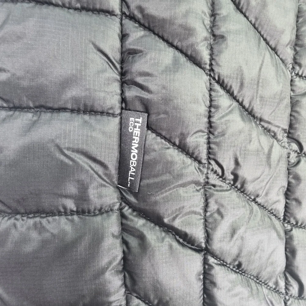 The North‎ Face Men's L Thermoball Eco Quilted Puffer Vest Kroll Business Logo